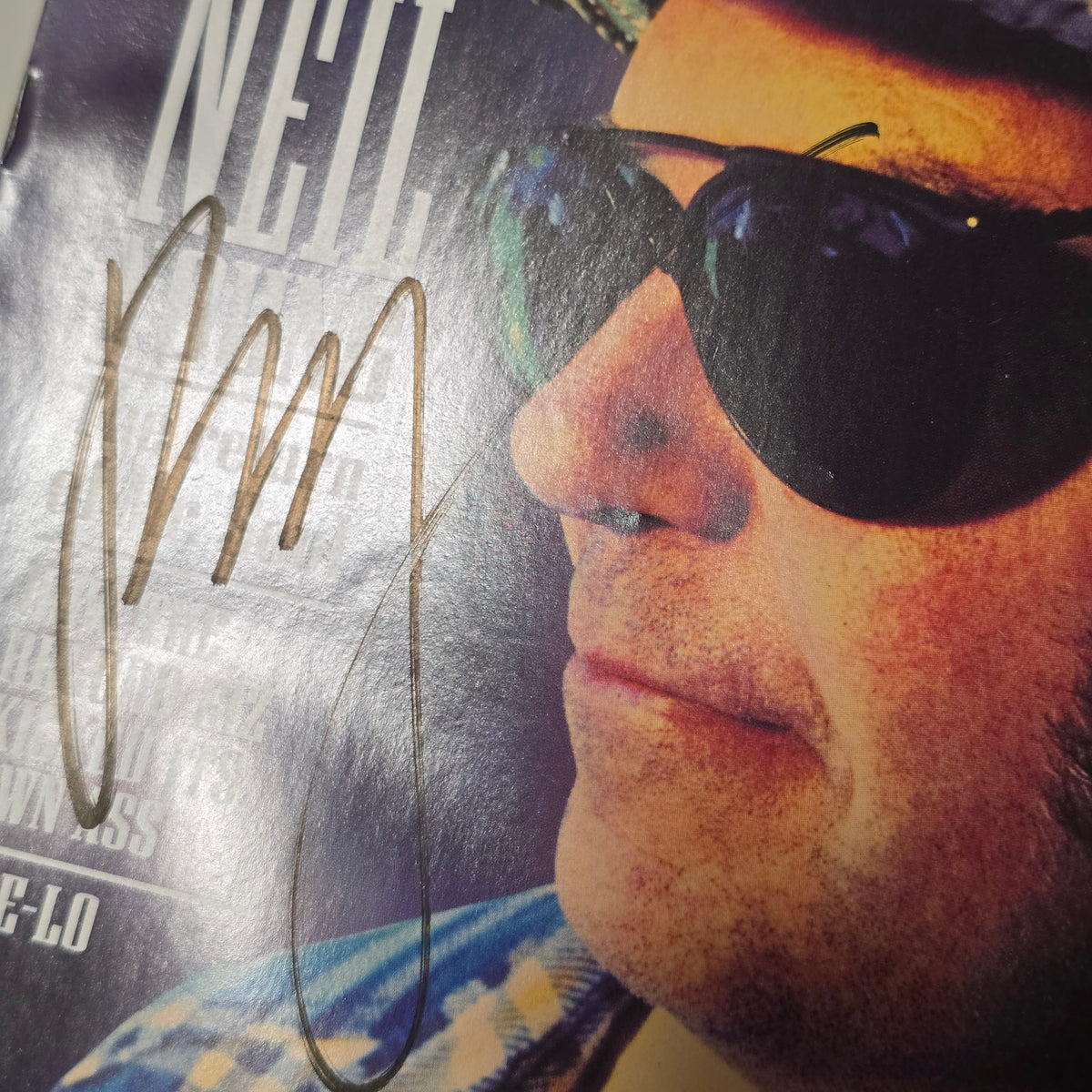Neil young  - Pulse - signed magazine
