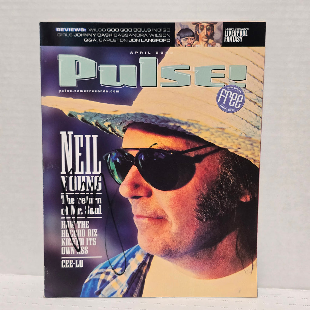 Neil young  - Pulse - signed magazine